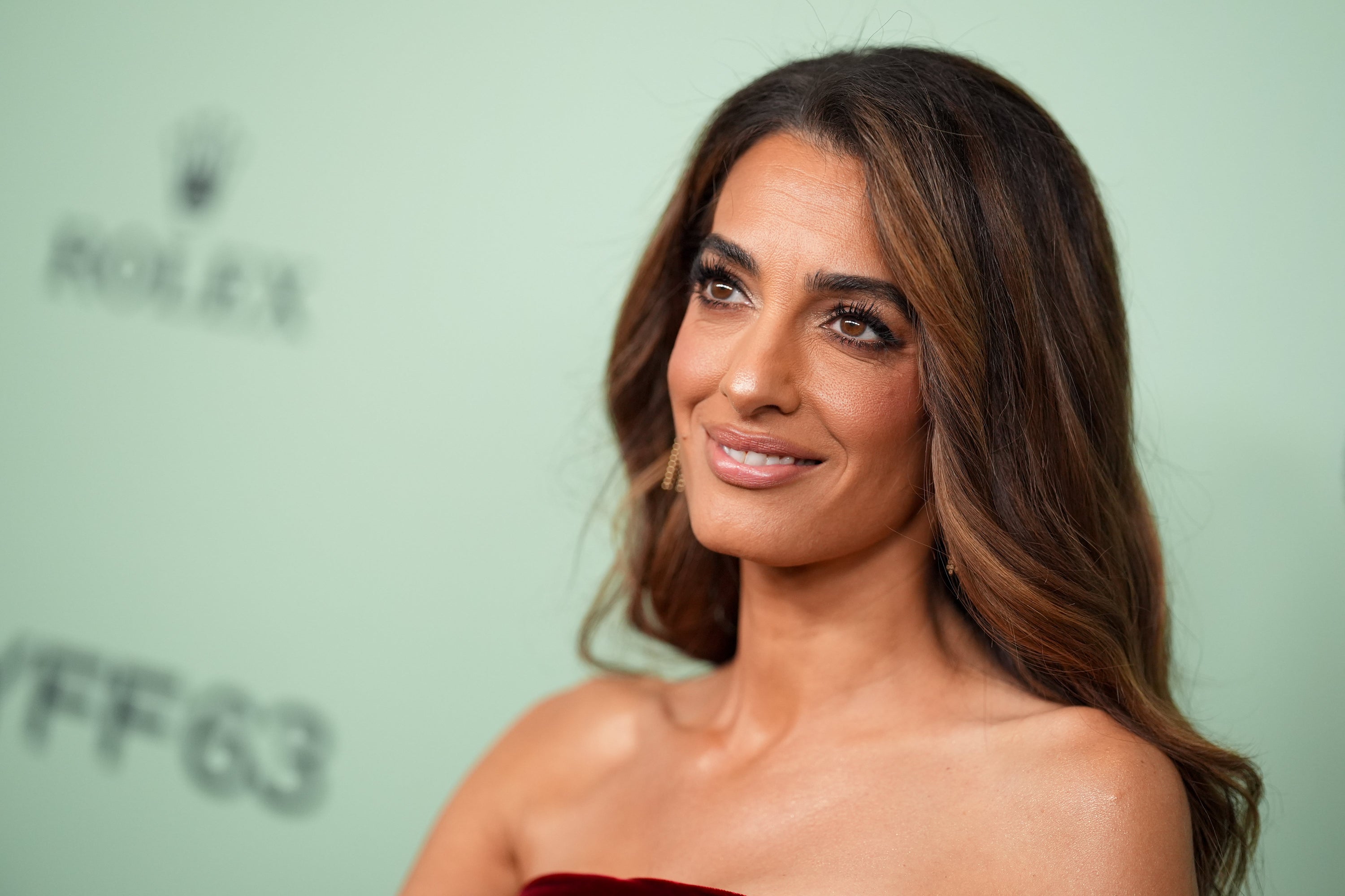 Amal Clooney Wore the Cool-Girl Jeans That Will Make Your Legs Look Long Like a Model
