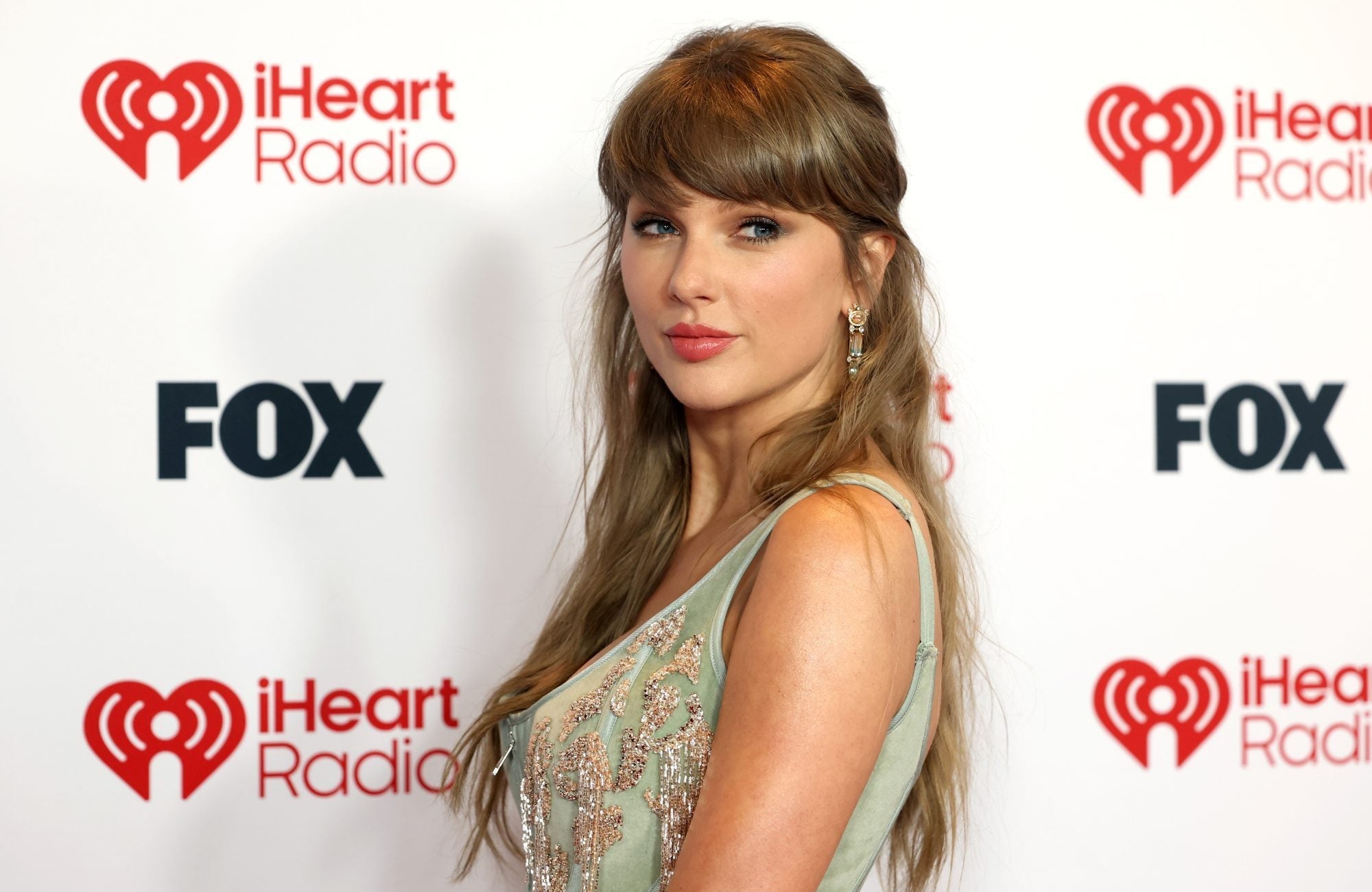 Taylor Swift’s Mesh Sneakers Are Spring’s Coolest (and Most Comfortable) Trend