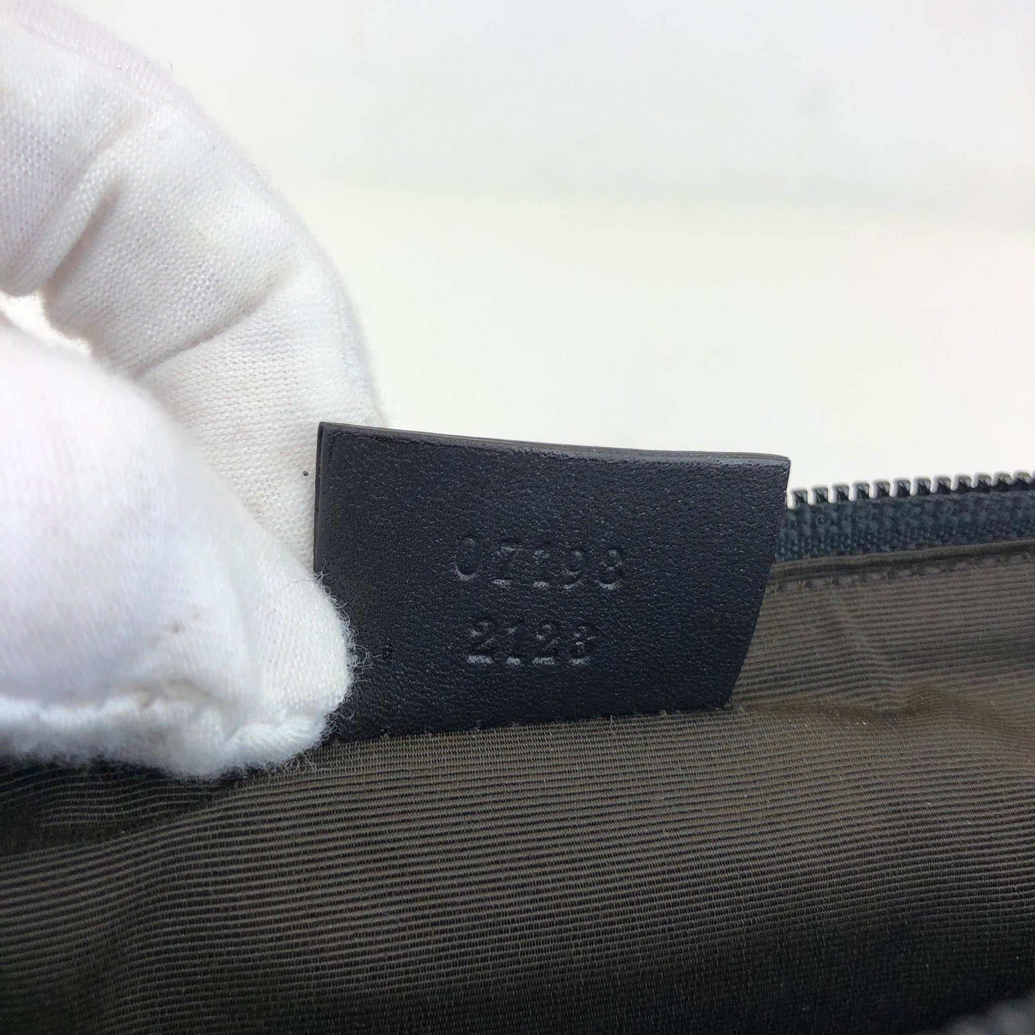 Gg Canvas Accessory Pouch (Pre-Owned)