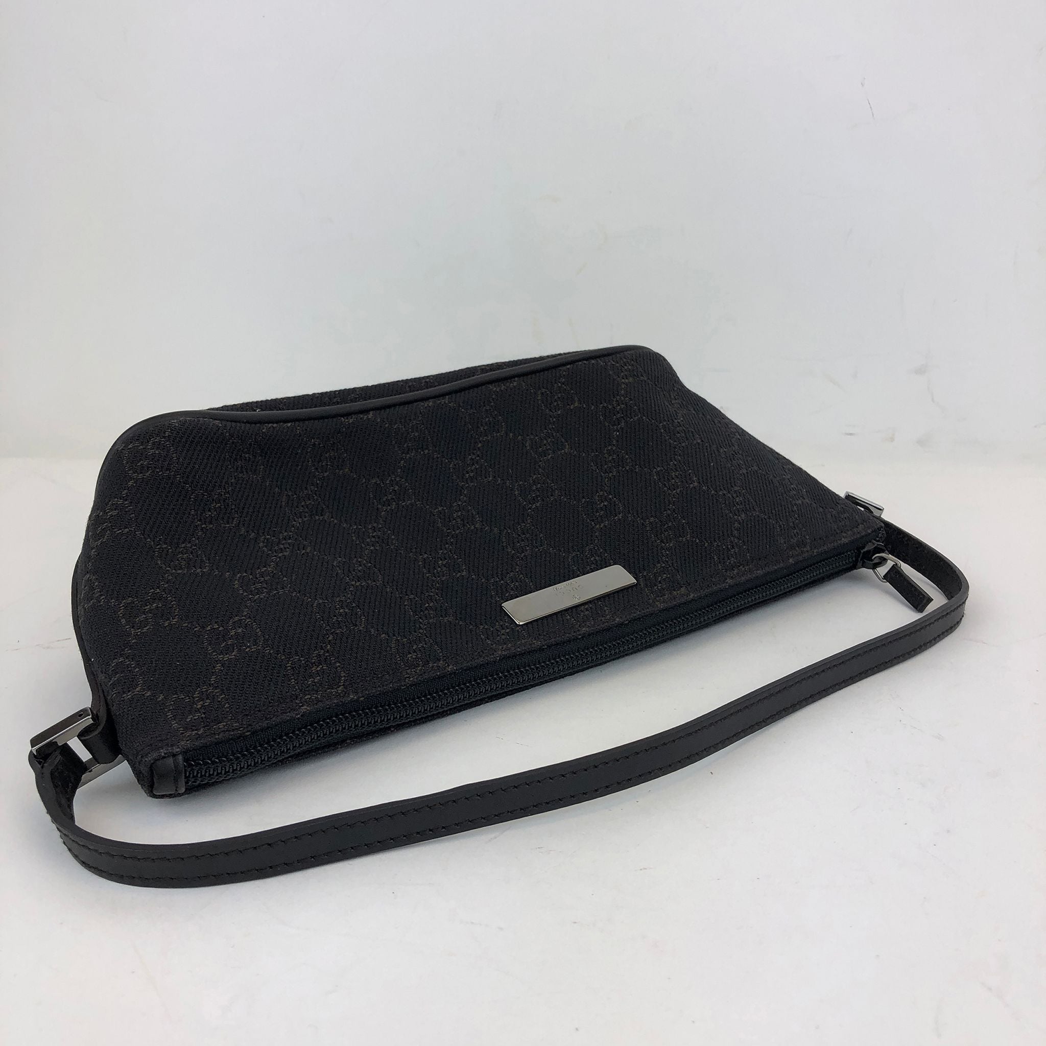 Gg Canvas Accessory Pouch (Pre-Owned)