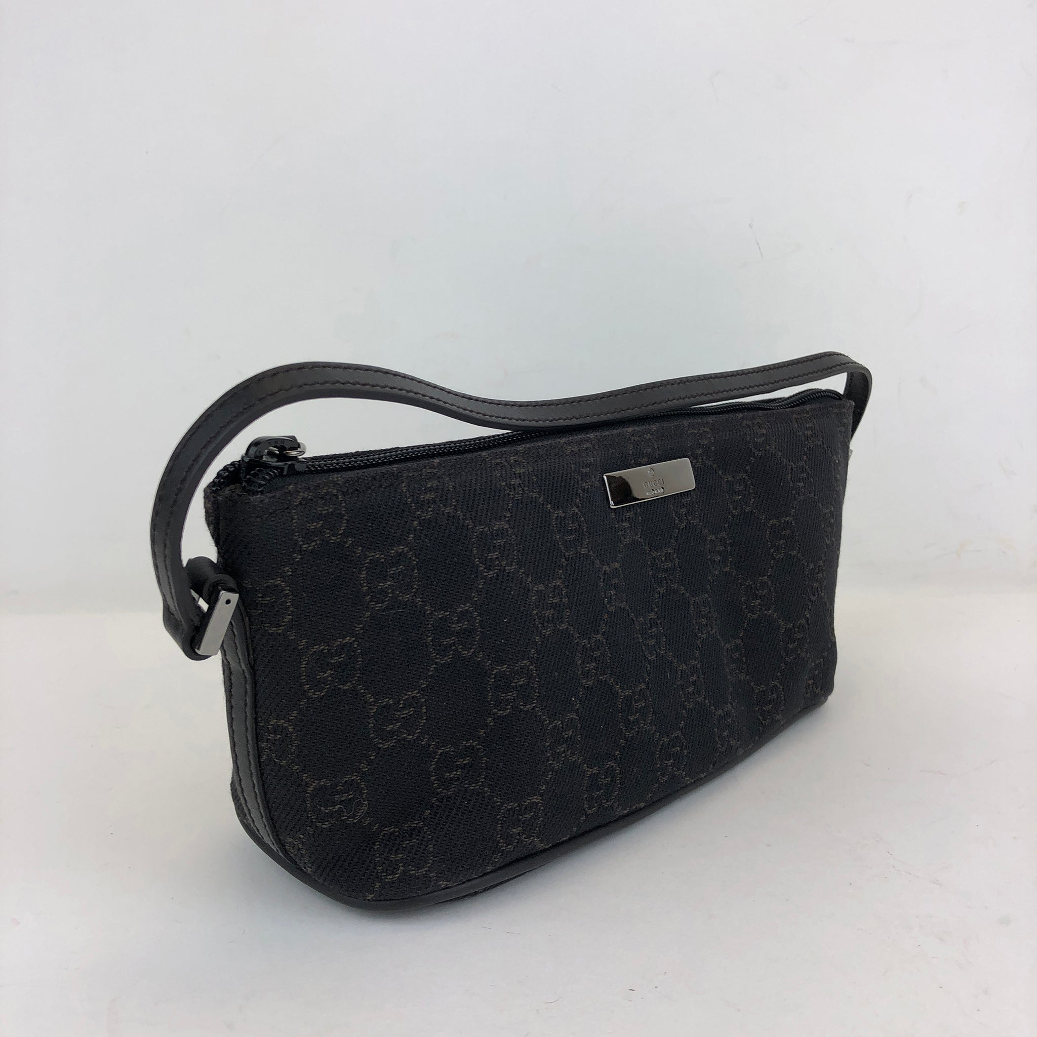 Gg Canvas Accessory Pouch (Pre-Owned)
