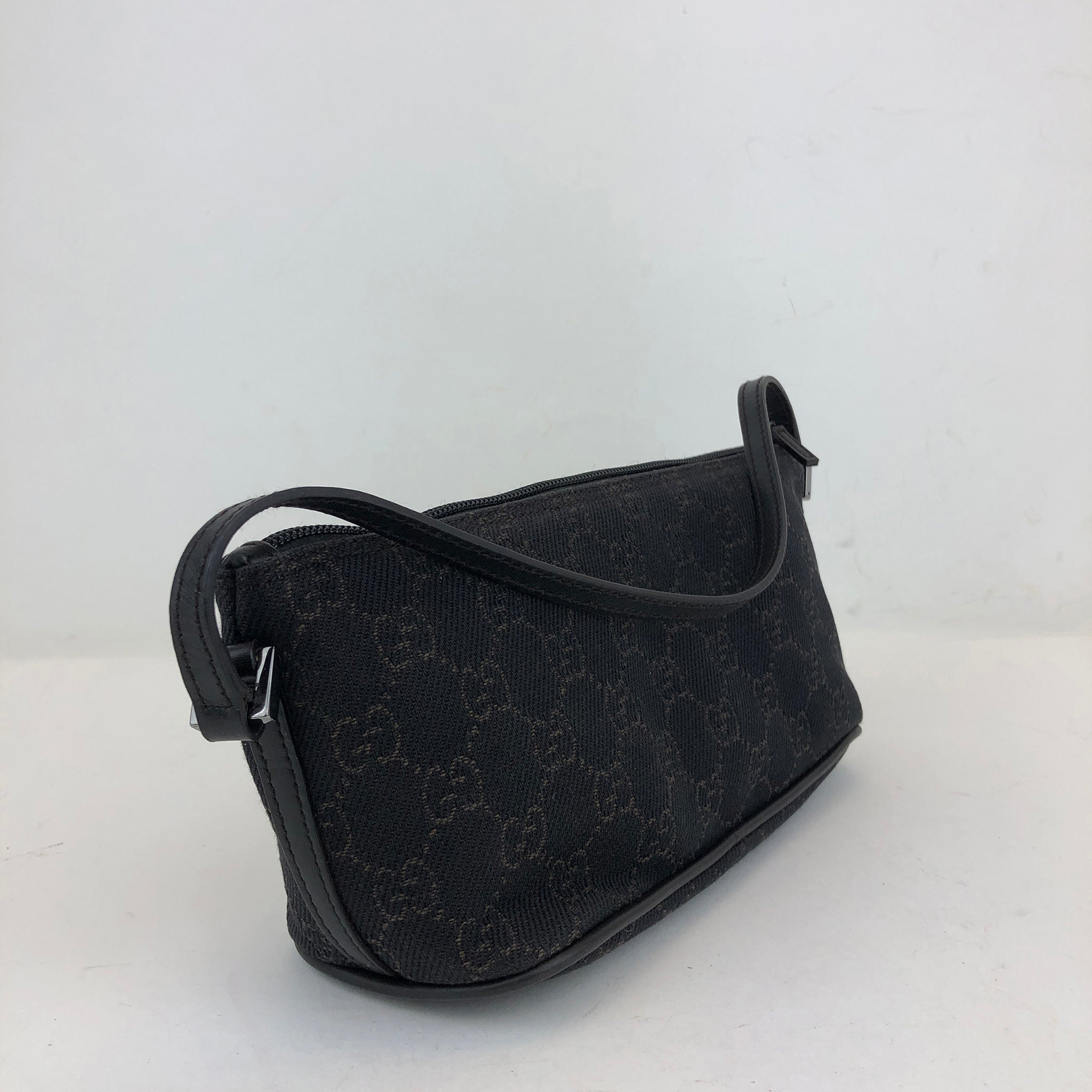 Gg Canvas Accessory Pouch (Pre-Owned)