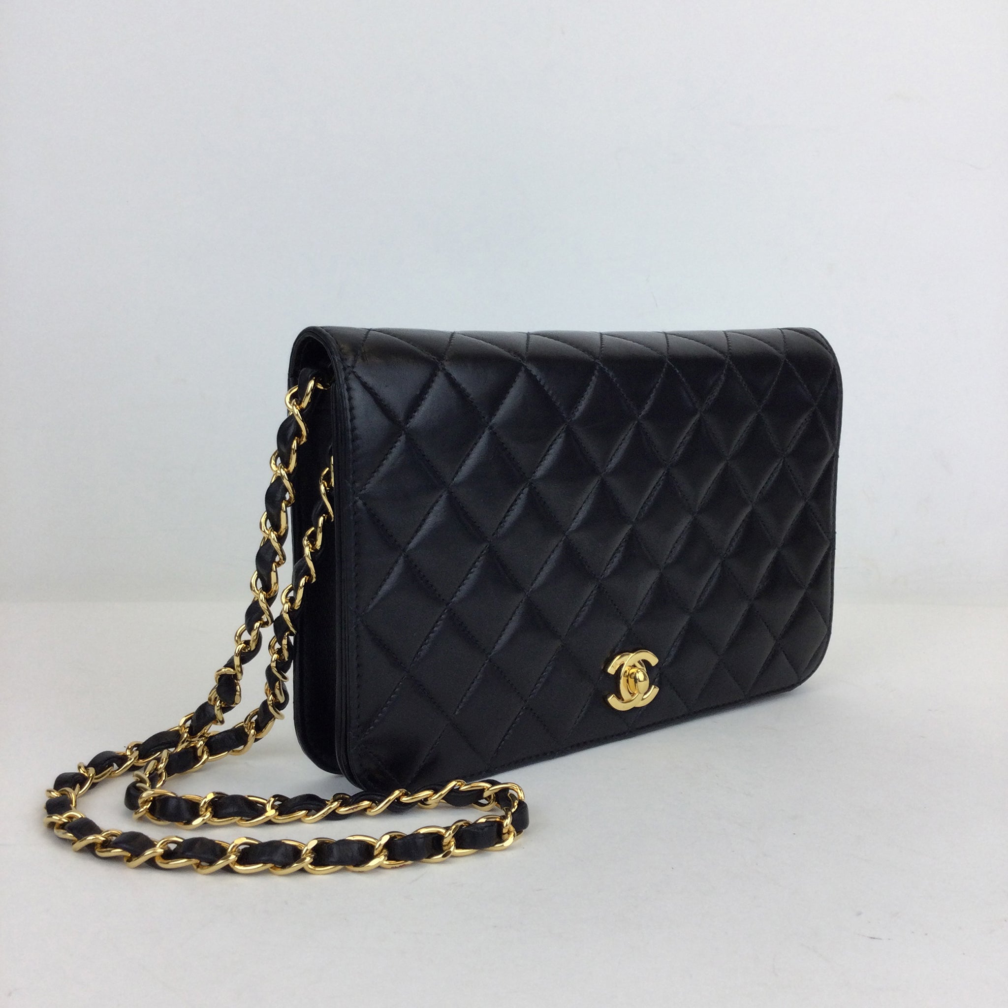 Quilted Chain Shoulder Bag Lambskin (Pre-Owned)