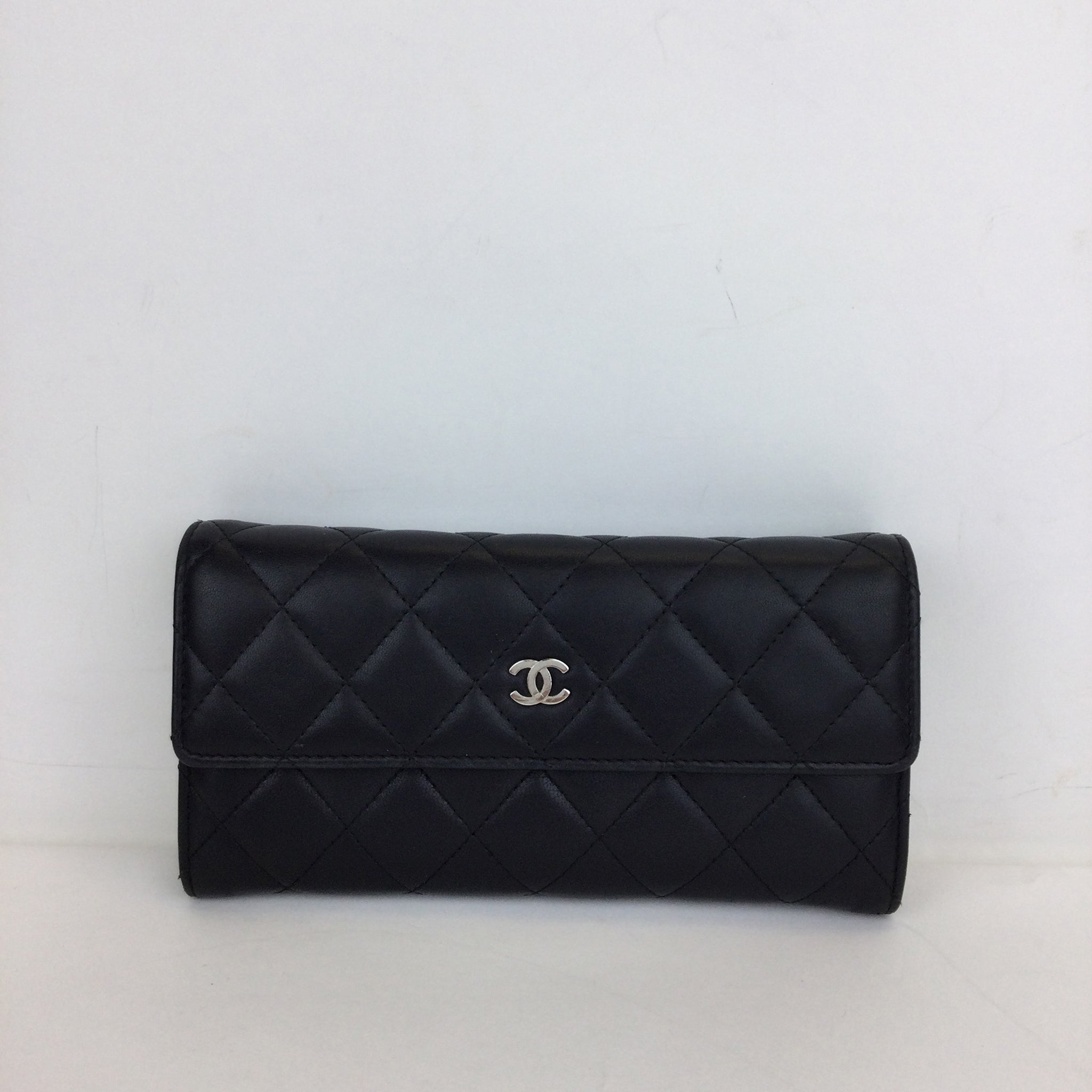 Classic Quilted Flap Wallet Lambskin (Pre-Owned)